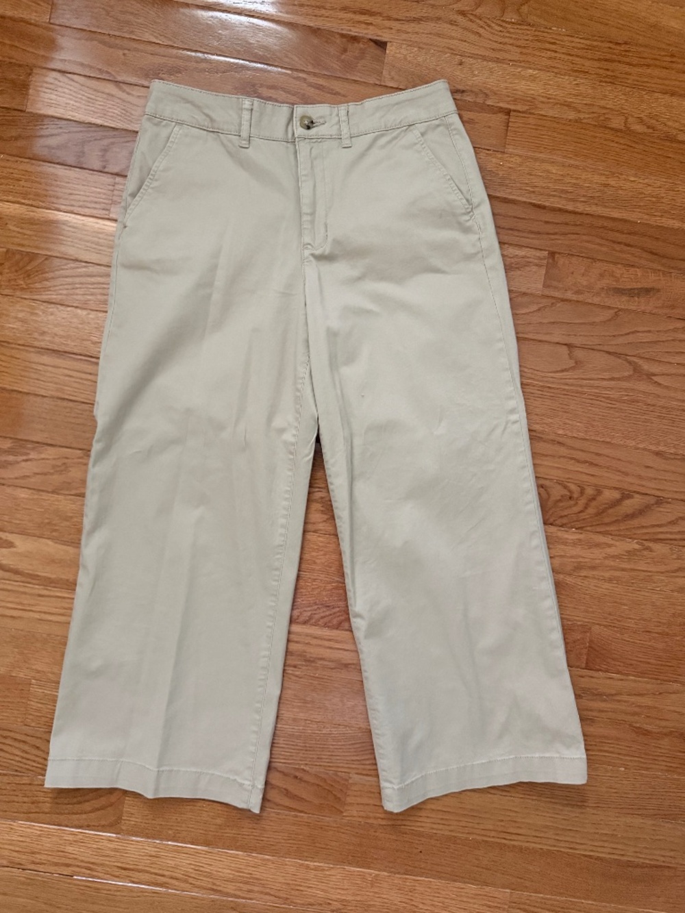 NWOT ANA WIDE LEG CROP PANT. SIZE IS 6.
